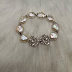 Pearl Stretch Bracelet with Crystal Flower Clasp - White